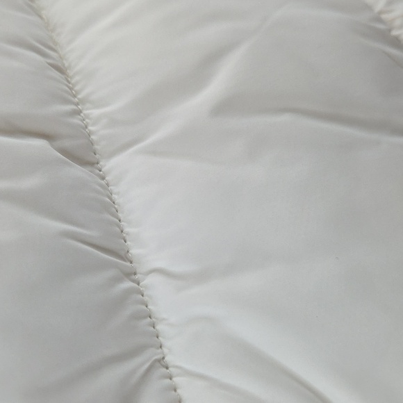 Old NAVY WOMANS Large PUFFER VEST.NYLON Polyester SEA Salt WHITE EUC - Picture 8 of 16